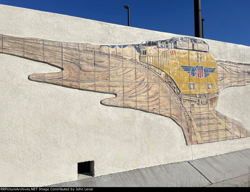 Came across this interesting mural in Alviso of a UP locomotive pulling an Amtrak train-an example of the persistent Amtrak train breakdowns